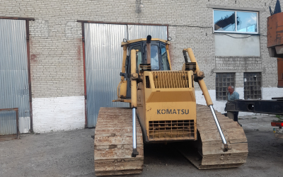 Виконання демонтажу силового агрегату бульдозера Komatsu D65. Виконання розбирання та дефектування гідромеханічної передачі.